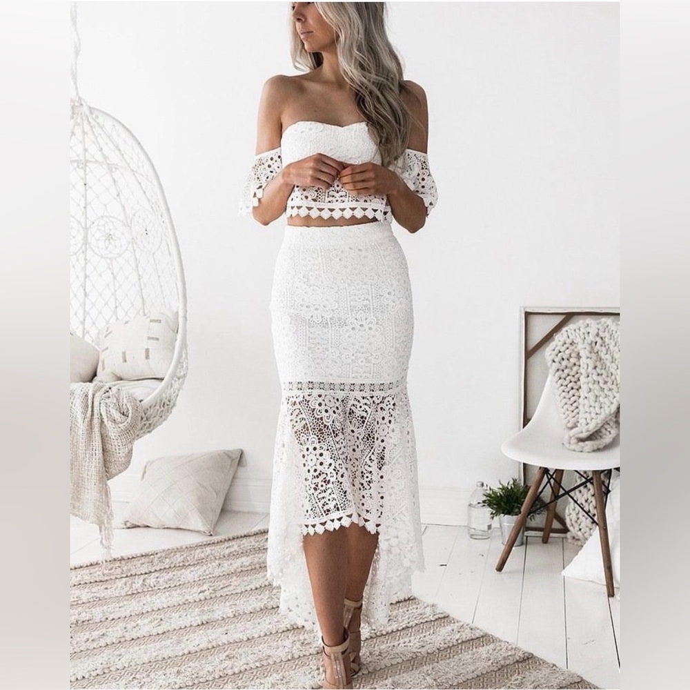 Chic White Lace Skirt Set
